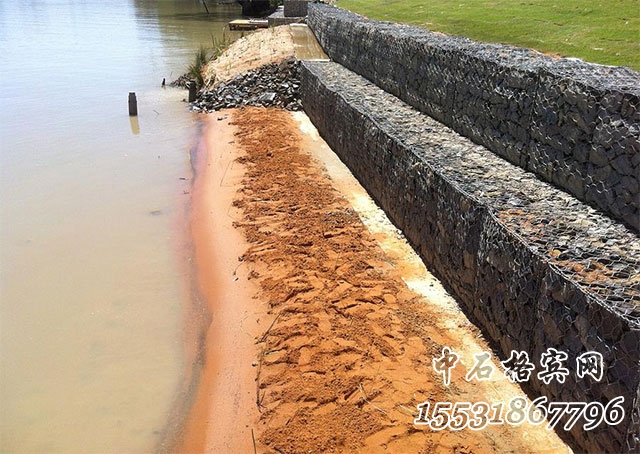 格賓網(wǎng)護岸.jpg